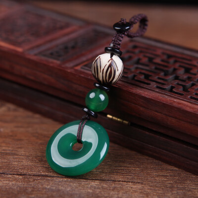 Chalcedony safety buckle pendant keychain jade pendant green jade pendant fashion accessories
Chalcedony safety buckle pendant keychain jade pendant green jade pendant fashion accessories