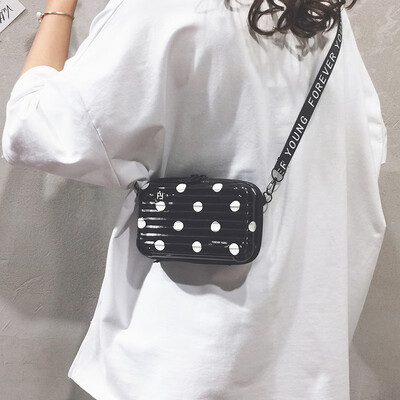 Senior sense bag female 2019 new wild net red small bag of foreign style texture Messenger bag shoulder mini square bag
Senior sense bag female 2019 new wild net red small bag of foreign style texture Messenger bag shoulder mini square bag