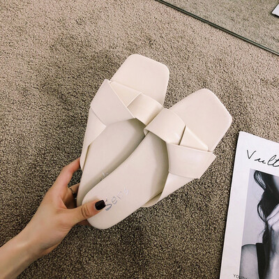 European station chic with a word slippers female summer Korean version of Joker wear fashion flat lazy
European station chic with a word slippers female summer Korean version of Joker wear fashion flat lazy