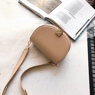 Advanced sense bag foreign style simple texture handbag 2019 new Korean version of the wild single shoulder slung fashion saddle bag
Advanced sense bag foreign style simple texture handbag 2019 new Korean version of the wild single shoulder slung fashion saddle bag