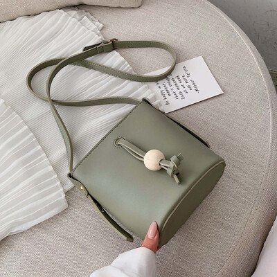 Joker bag 2019 new texture foreign style shoulder Messenger bag summer fashion simple bucket bag
Joker bag 2019 new texture foreign style shoulder Messenger bag summer fashion simple bucket bag