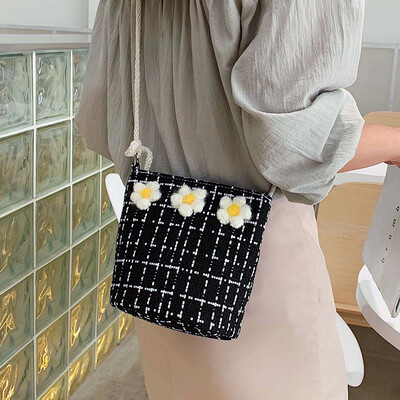 Net red flowers woolen bucket bag handbag 2019 new wild air shoulder bag ins fashion Messenger bag
Net red flowers woolen bucket bag handbag 2019 new wild air shoulder bag ins fashion Messenger bag