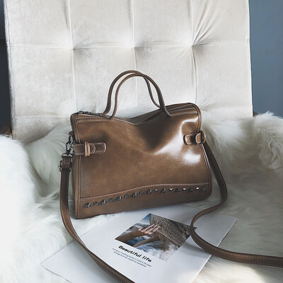 New bag female 2018 new wave Korean version of the wild fashion portable autumn&winter retro large capacity texture Messenger bag
New bag female 2018 new wave Korean version of the wild fashion portable autumn&winter retro large capacity texture Messenger bag
