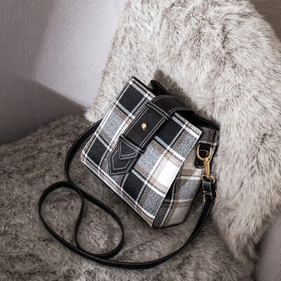 Summer girls Korean version of Joker casual messenger bag shoulder bucket bag fashion diagonal
Summer girls Korean version of Joker casual messenger bag shoulder bucket bag fashion diagonal