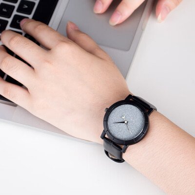 Explosion models colorful mens sports watches without logo large sky stars empty watch
Explosion models colorful mens sports watches without logo large sky stars empty watch