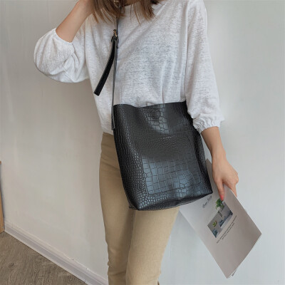 Tailored Women Retro Serpentine Leather Bags Shoulder Bag Messenger Bags Handle Bags
Tailored Women Retro Serpentine Leather Bags Shoulder Bag Messenger Bags Handle Bags