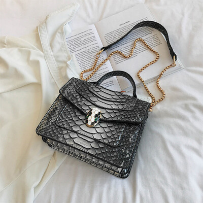 Qiao Bani 2019 new European&American style fashion street beat snake pattern BV snake head flip cover bag shoulder shoulder diagonal female bag
Qiao Bani 2019 new European&American style fashion street beat snake pattern BV snake head flip cover bag shoulder shoulder diagonal female bag