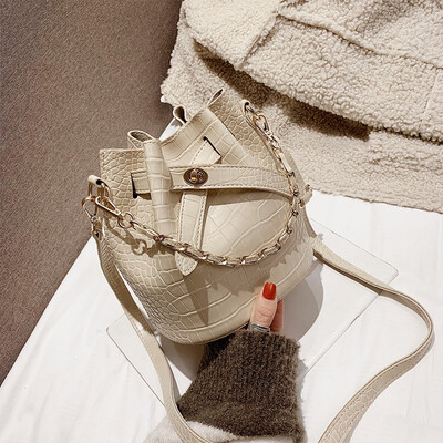 On the new chic retro small bag female 2019 new Korean version of the Messenger bag fashion wild shoulder simple bucket bag
On the new chic retro small bag female 2019 new Korean version of the Messenger bag fashion wild shoulder simple bucket bag