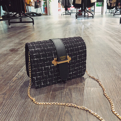Autumn&winter small bag female 2018 new wave Korean version of the wild slung shoulders woolen fashion chain personality small square bag
Autumn&winter small bag female 2018 new wave Korean version of the wild slung shoulders woolen fashion chain personality small square bag
