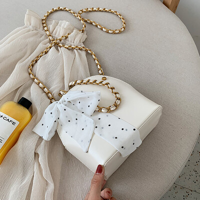 Summer silk scarf bag female bag 2019 new Korean version of the wild single shoulder slung fashion bow chain shell bag
Summer silk scarf bag female bag 2019 new Korean version of the wild single shoulder slung fashion bow chain shell bag