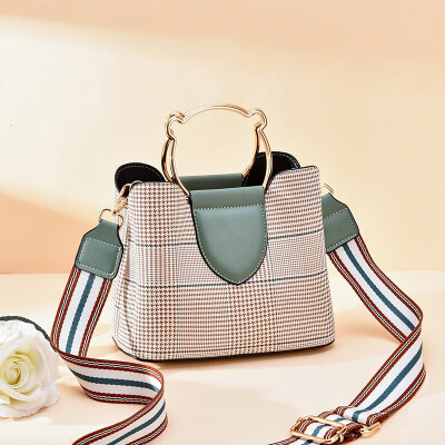 Plaid Korean fashion Joker ins portable ladies bag net red casual simple diagonal bag
Plaid Korean fashion Joker ins portable ladies bag net red casual simple diagonal bag