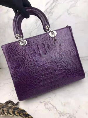 Hot sale Genuine crocodile leather women tote handbag alligator head skin lady shoulder bag purple&blue color with cow lining
Hot sale Genuine crocodile leather women tote handbag alligator head skin lady shoulder bag purple&blue color with cow lining