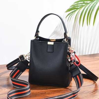 On the new wave of women in summer Joker ins fashion ladies shoulder slung bucket bag in summer
On the new wave of women in summer Joker ins fashion ladies shoulder slung bucket bag in summer