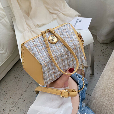 Small fragrance bag female new fashion casual woven portable Messenger bag wild chain small square bag
Small fragrance bag female new fashion casual woven portable Messenger bag wild chain small square bag