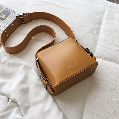 Summer new texture bag female 2019 new Korean version of the wild single shoulder slung fashion casual simple small square bag
Summer new texture bag female 2019 new Korean version of the wild single shoulder slung fashion casual simple small square bag