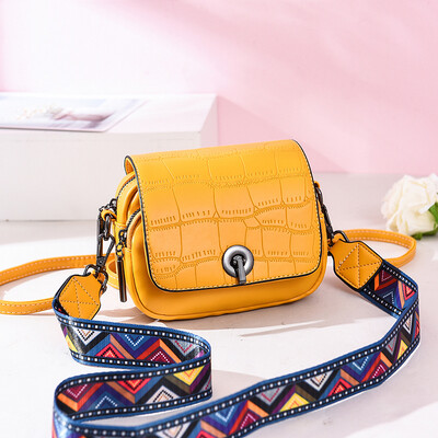 In summer it is fashionable to have a new small bag a womans tide a stone pattern a hundred slanted arms a hundred shoulders
In summer it is fashionable to have a new small bag a womans tide a stone pattern a hundred slanted arms a hundred shoulders