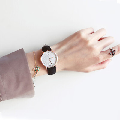 Scandinavian lady watch ins style simple temperament fashion light bee style French minority student watch
Scandinavian lady watch ins style simple temperament fashion light bee style French minority student watch