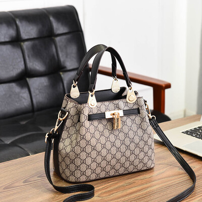 Womens bag fashion Korean version of Joker atmosphere large capacity ladies shoulder slung handbag summer
Womens bag fashion Korean version of Joker atmosphere large capacity ladies shoulder slung handbag summer