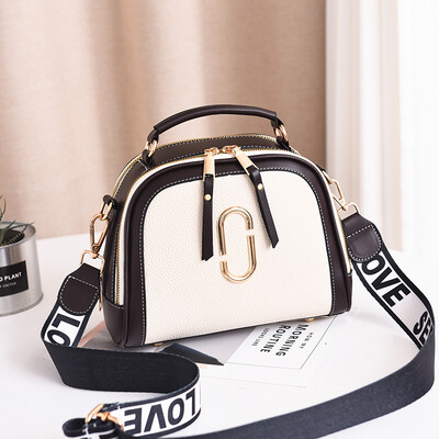 Bag womens new Korean version of shoulder Messenger bag simple Joker fashion ladies portable small square bag
Bag womens new Korean version of shoulder Messenger bag simple Joker fashion ladies portable small square bag