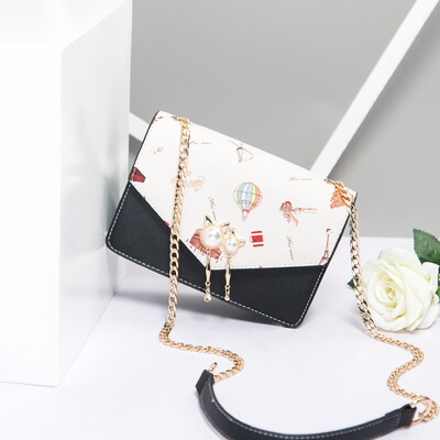 In summer ins single-shouldered girl slanted a bag on the chain of students&the fashion is fresh&fresh
In summer ins single-shouldered girl slanted a bag on the chain of students&the fashion is fresh&fresh