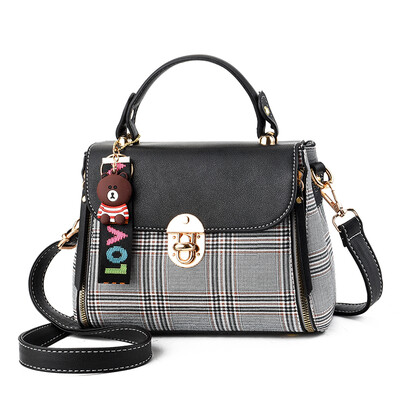In summer new bags of women with large capacity slung ladies stripes simple portable Korean version of Joker foreign style
In summer new bags of women with large capacity slung ladies stripes simple portable Korean version of Joker foreign style