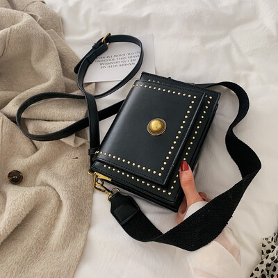 Korean version hundred lap small bag fashion retro rivet woman bag new 2019 collision color small square bag single shoulder bag o
Korean version hundred lap small bag fashion retro rivet woman bag new 2019 collision color small square bag single shoulder bag o