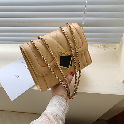 Bag female new fashion rhombic single back Messenger bag wild lock chain small square bag tide
Bag female new fashion rhombic single back Messenger bag wild lock chain small square bag tide