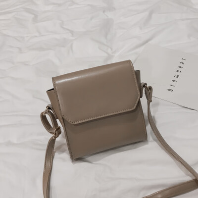 Female bag small bag 2019 new season wave Korean version of the retro shoulder bag Hong Kong girl student wild diagonal package
Female bag small bag 2019 new season wave Korean version of the retro shoulder bag Hong Kong girl student wild diagonal package