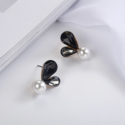 New Womens Fashion Stud Earrings Crystal RedBlack Cute With Imitation Pearl Sweet Metal Ear Stud Earrings For Girls
New Womens Fashion Stud Earrings Crystal RedBlack Cute With Imitation Pearl Sweet Metal Ear Stud Earrings For Girls