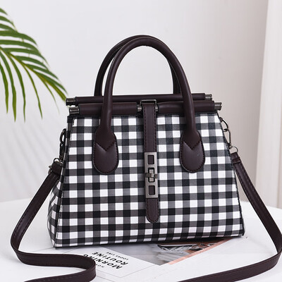 2019 spring new platinum womens bag European&American fashion trend mobile handbags Messenger bag
2019 spring new platinum womens bag European&American fashion trend mobile handbags Messenger bag