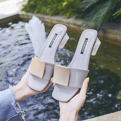 Slippers for women wearing Xia&Han versions of Baitao open toe metal square buckle fashion thick heel flip-flops
Slippers for women wearing Xia&Han versions of Baitao open toe metal square buckle fashion thick heel flip-flops
