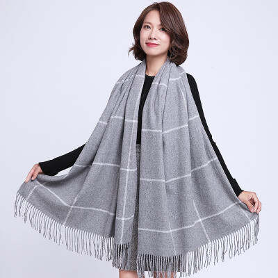 Lan Shiyu W0351 autumn&winter scarf ladies wool Europe&the United States fashion plaid warm scarf thick dual-use shawl light gray plaid
Lan Shiyu W0351 autumn&winter scarf ladies wool Europe&the United States fashion plaid warm scarf thick dual-use shawl light gray plaid