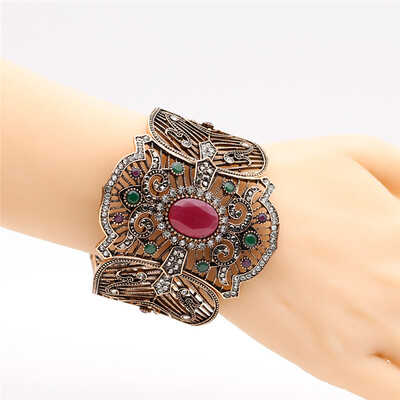 Unique Charm Vintage Cuff Bracelet For Women Adjust Antique Gold Color Big Hollow Flower Bracelets Wedding Jewelry Party Bijoux
Unique Charm Vintage Cuff Bracelet For Women Adjust Antique Gold Color Big Hollow Flower Bracelets Wedding Jewelry Party Bijoux