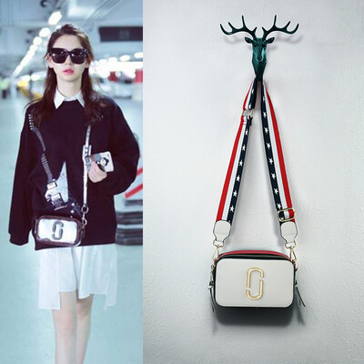 Viney leather handbags autumn&winter fashion shoulder bag female mini camera bag wide shoulder strap contrast color Messenger bag ladies bag small square bag upgrade models white red collision
Viney leather handbags autumn&winter fashion shoulder bag female mini camera bag wide shoulder strap contrast color Messenger bag ladies bag small square bag upgrade models white red collision