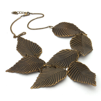 ожерелье старинные бронзовые тона элегантных женщин винтаж оставляет кулон цепи, хорошо 
ожерелье старинные бронзовые тона элегантных женщин винтаж оставляет кулон цепи, хорошо