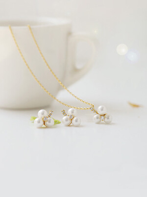 ONICE 925 Sterling Silver Necklace with Cultured Pearls Square Flower Pendant WQX026
ONICE 925 Sterling Silver Necklace with Cultured Pearls Square Flower Pendant WQX026