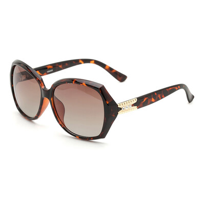 Wei Gou's (VEGOOS) 9095 polarized sunglasses round box retro tide people sunglasses female models face repair sand through purple box white purple
Wei Gou's (VEGOOS) 9095 polarized sunglasses round box retro tide people sunglasses female models face repair sand through purple box white purple