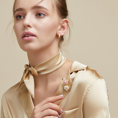 Shin Kong jewelry Korean version of the pedicle flower bloom brooch gold + pink + white
Shin Kong jewelry Korean version of the pedicle flower bloom brooch gold + pink + white