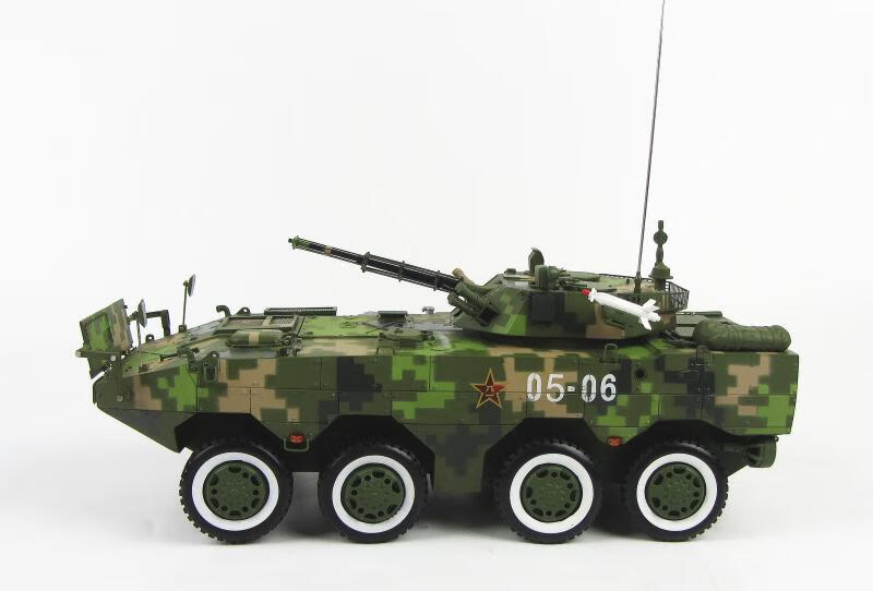 08式8x8轮式步战车模型12888雪豹突击车轮式装甲车128锦盒包装