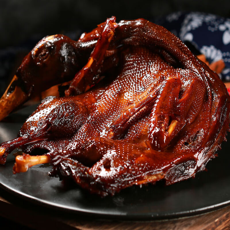 正宗湖南特产酱板鸭整只风干烤鸭肉类零食香辣私房菜美味特色小吃 老