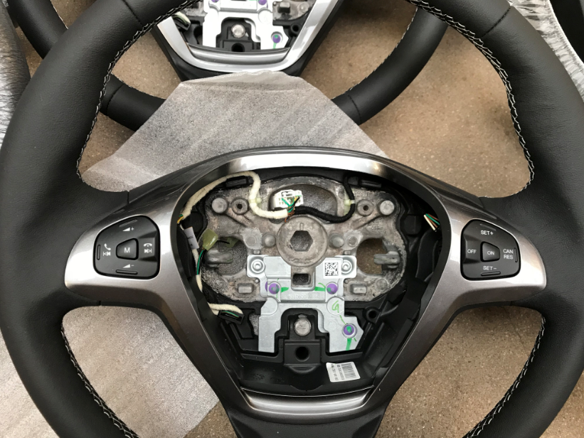 汽车装饰 其它功能小件 路探 适用于 福睿斯多功能方向盘 音响控制