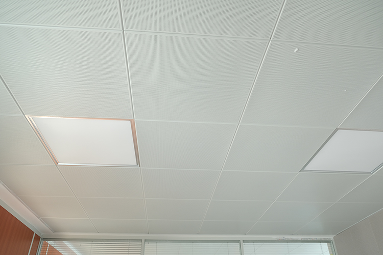 办公室铝天花集成吊顶工程铝扣板0.8厚铝扣板600x600全套配件材料 0.