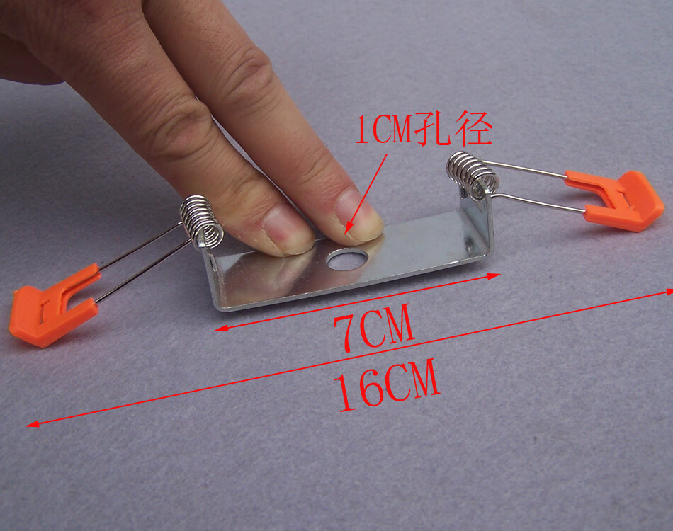 灯具配件铁制镀锌加宽u型卡子蝴蝶弹簧卡过道灯筒灯暗