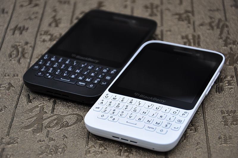 奕佳blackberry黑莓q5联通4g全可爱迷你学生戒网备用电话手机黑色8gb