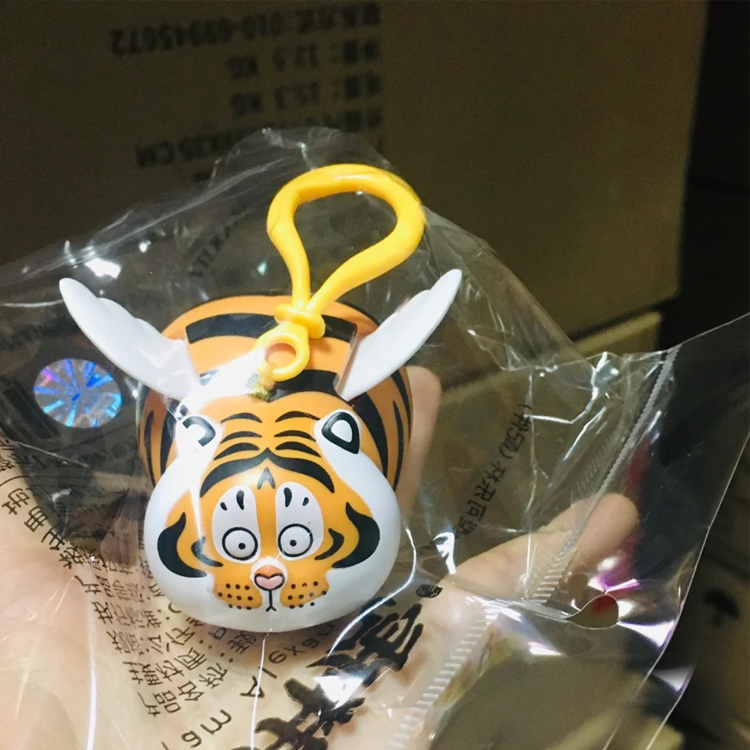 现货我不是胖虎如虎添翼挂件男女孩本命年周边拉伸钥匙扣包挂饰新年