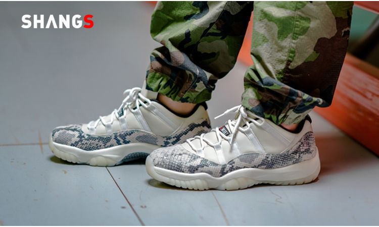 纯原aj11low低帮白蛇蓝蛇粉色篮球鞋女黑白红酷灰传奇蓝黑红运动鞋男