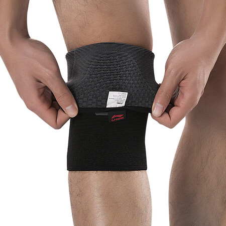 Li Ning LI-NING sports knitted breathable knee pads for men and women basketball running climbing fitness sports protective gear leggings 916-3 black single L size Li Ning LI-NING sports knitted breathable knee pads for men and women basketball running climbing fitness sports protective gear leggings 916-3 black single L size