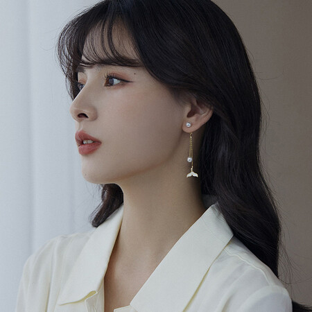 Moon with people pearl earrings long temperament earrings female 2021 Korean net red earrings new trendy fishtail pearl earrings pearl fishtail earrings Moon with people pearl earrings long temperament earrings female 2021 Korean net red earrings new trendy fishtail pearl earrings pearl fishtail earrings