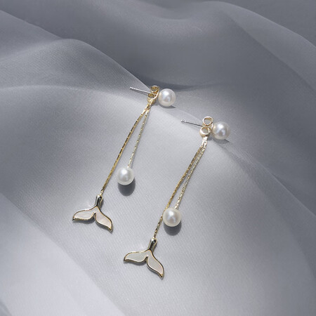 Moon with people pearl earrings long temperament earrings female 2021 Korean net red earrings new trendy fishtail pearl earrings pearl fishtail earrings Moon with people pearl earrings long temperament earrings female 2021 Korean net red earrings new trendy fishtail pearl earrings pearl fishtail earrings