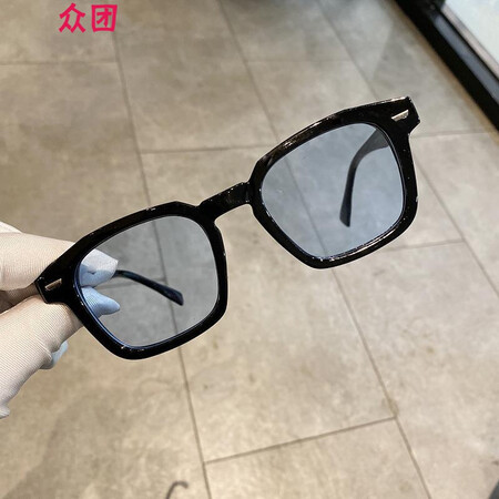 Changyin net red same paragraph square small frame sunglasses Harajuku retro ocean film color glasses fashion personality photo decoration glasses lcy black frame blue film Changyin net red same paragraph square small frame sunglasses Harajuku retro ocean film color glasses fashion personality photo decoration glasses lcy black frame blue film